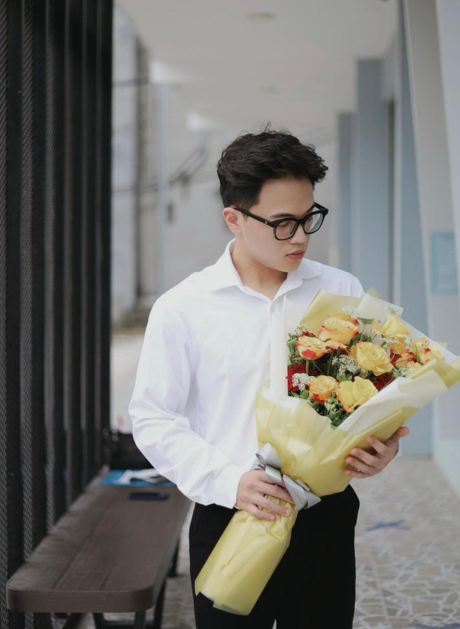 Nguyễn Tiến Dũng còn có thành tích học khủng khi đạt điểm học tập trung bình chung toàn khóa là 4.0/4.0 Nguyễn Tiến Dũng còn có thành tích học khủng khi đạt điểm học tập trung bình chung toàn khóa là 4.0/4.0