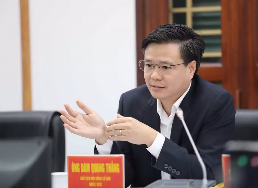 Thành viên Ban giám khảo nhận xét các đội có dự án lọt vào vòng chung kết