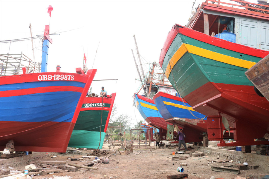 Xưởng đóng tàu của chị Sửu tạo công ăn việc làm cho hơn 30 công nhân mỗi ngày.