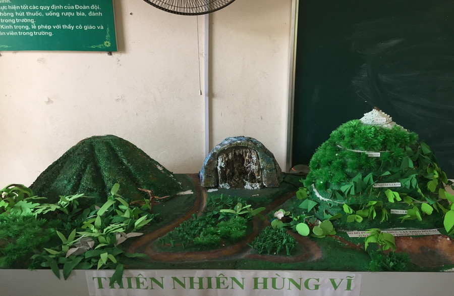 Mô hình "Thiên nhiên hùng vĩ" của cô Bùi Thị Luận