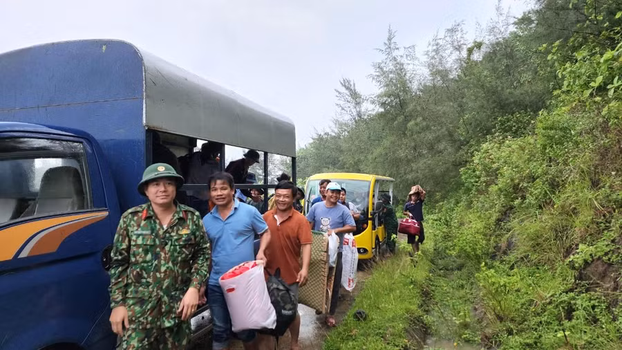 Công tác sơ tán dân trên đảo Cồn Cỏ đã hoàn thành (Ảnh: Đình Cường).