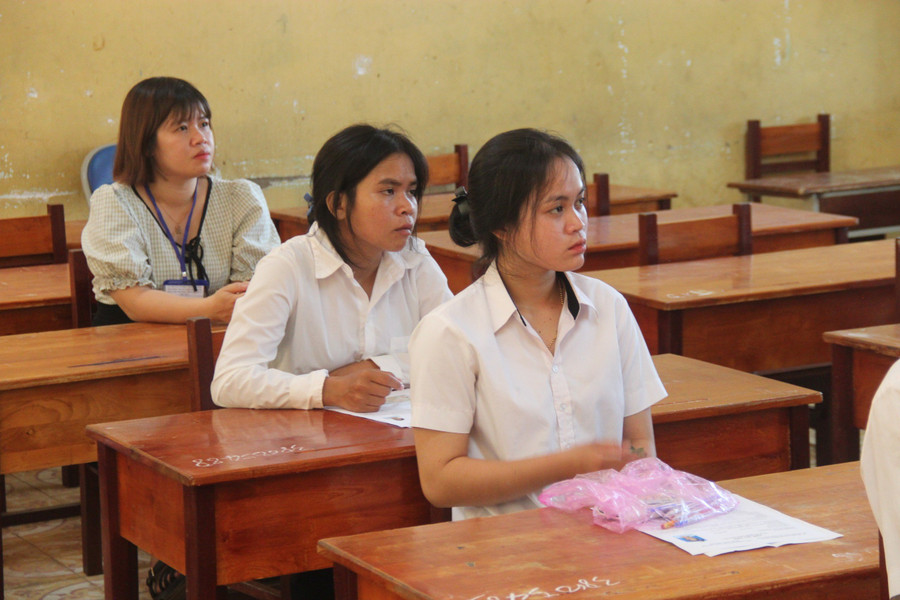 Sĩ tử Gia Lai bước vào môn thi Ngữ văn.