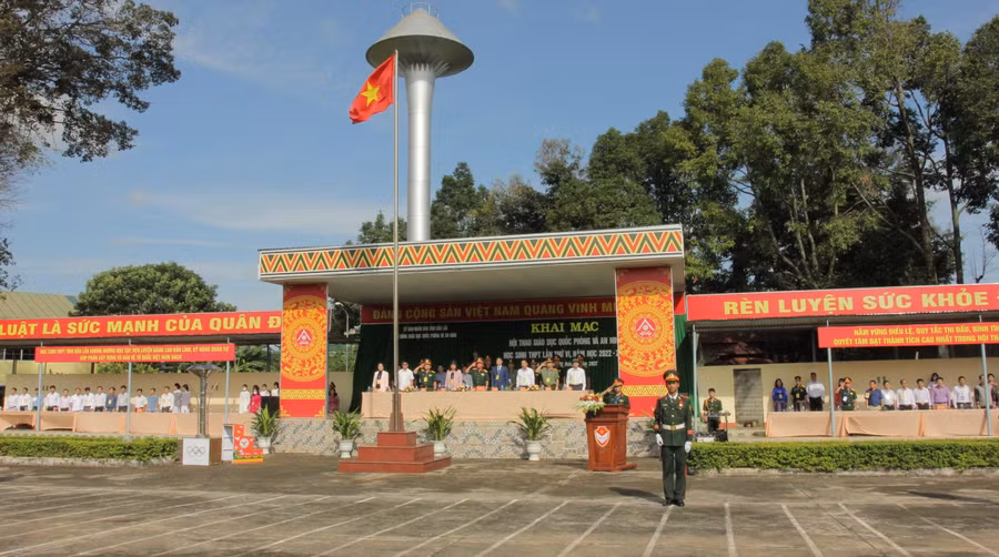 Lễ chào cờ khai mạc Hội thao.