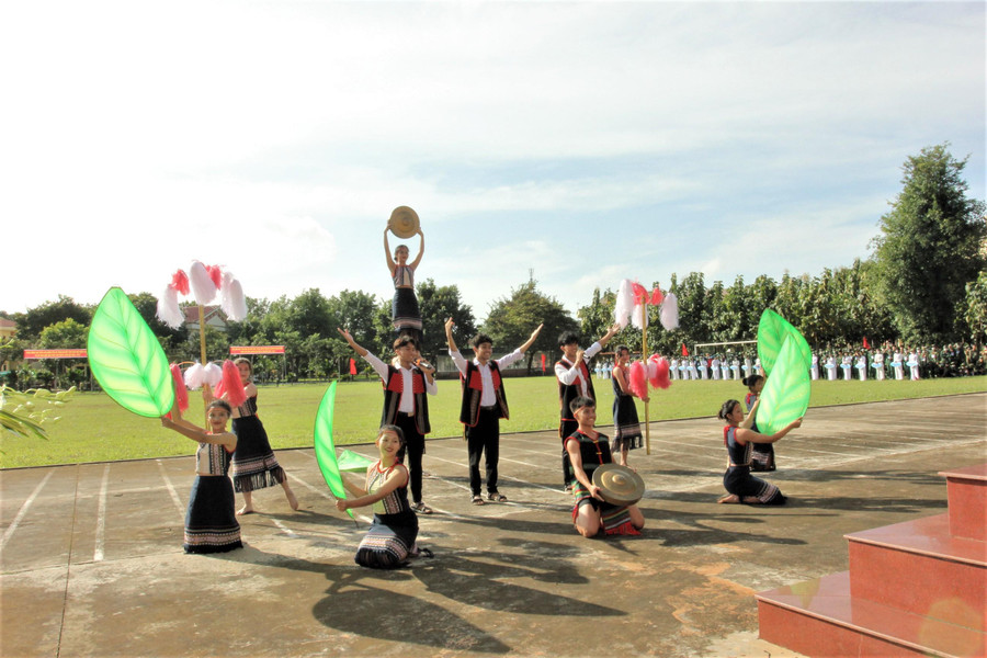 Một tiết mục văn nghệ chào mừng Hội thao.