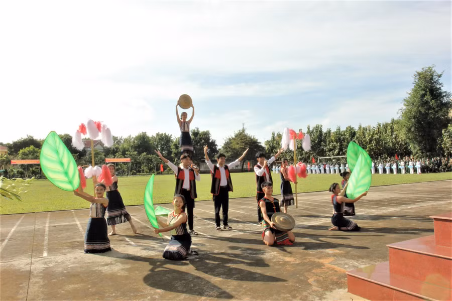 Một tiết mục văn nghệ chào mừng Hội thao.