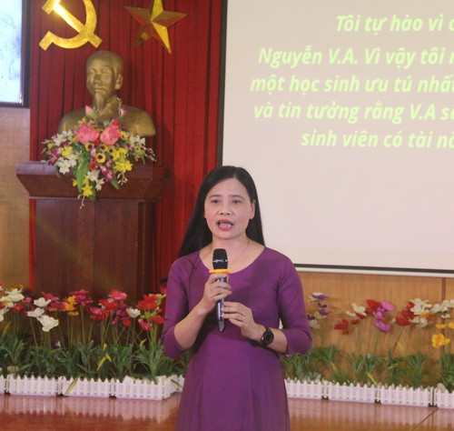 Cô Ninh chia sẻ: Cần tôn trọng sự khác biệt của học trò. Cô Ninh chia sẻ: Cần tôn trọng sự khác biệt của học trò.
