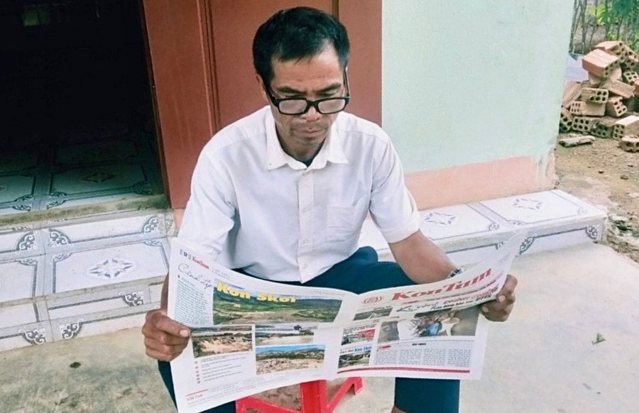 Người dân đọc báo để tiếp cận thêm thông tin, nâng cao kiến thức. Người dân đọc báo để tiếp cận thêm thông tin, nâng cao kiến thức.