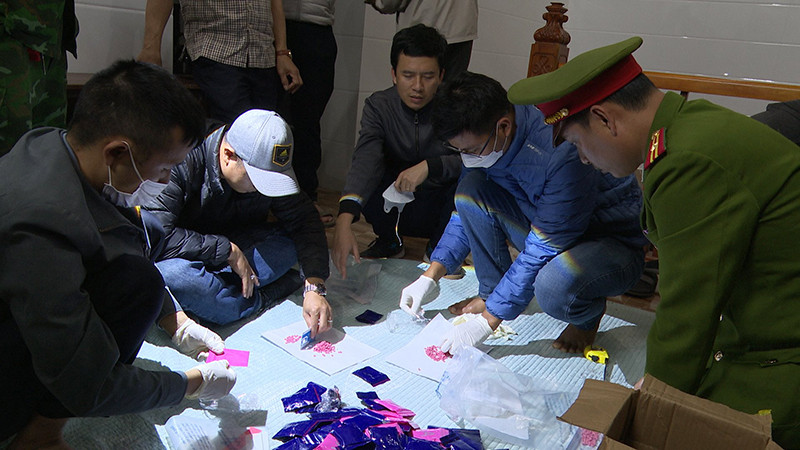 Lực lượng chức năng phá vụ án ma túy, thu giữ hơn 30 nghìn viên. Lực lượng chức năng phá vụ án ma túy, thu giữ hơn 30 nghìn viên.