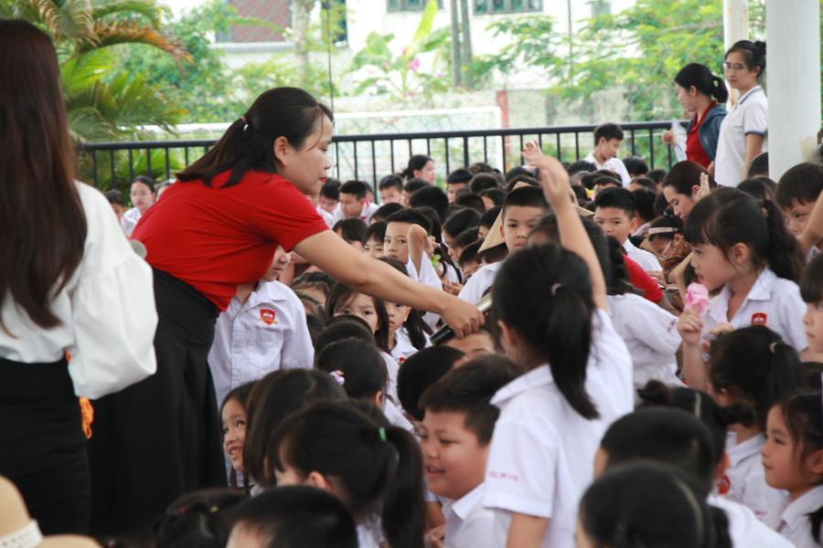 Các em được tìm khái niệm đuối nước là gì và biểu hiện của người đuối nước; nguyên nhân dẫn tới đuối nước, các biện pháp phòng tránh... Các em được tìm khái niệm đuối nước là gì và biểu hiện của người đuối nước; nguyên nhân dẫn tới đuối nước, các biện pháp phòng tránh...