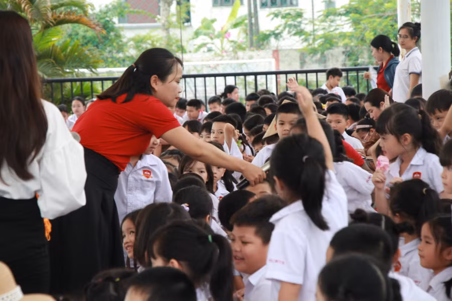 Các em được tìm khái niệm đuối nước là gì và biểu hiện của người đuối nước; nguyên nhân dẫn tới đuối nước, các biện pháp phòng tránh...