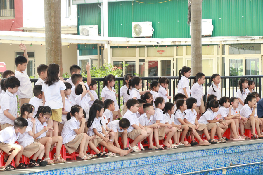 Những kiến thức trong chuyên đề sẽ là hành trang giúp các em có một mùa hè lý thú và an toàn. Những kiến thức trong chuyên đề sẽ là hành trang giúp các em có một mùa hè lý thú và an toàn.
