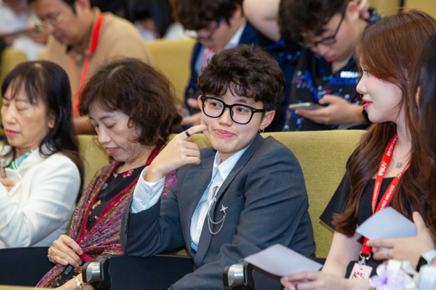 Hình ảnh của bạn Minh Trang trong buổi lễ trao học bổng. Hình ảnh của bạn Minh Trang trong buổi lễ trao học bổng.