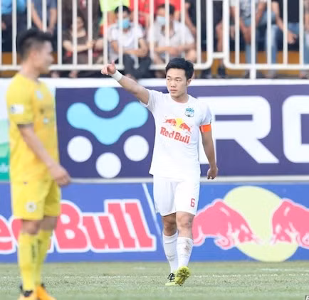 Xuân Trường lập siêu phẩm giúp HAGL hạ gục Hà Nội FC 
