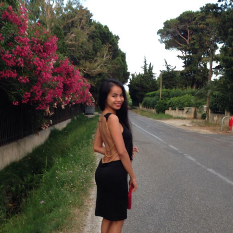 Bạn thân Ngọc Trinh: Ban than Ngoc Trinh: