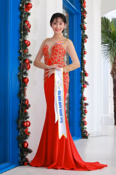 Ngam nhan sac trong treo cua tan Hoa khoi mien Trung - Anh 2