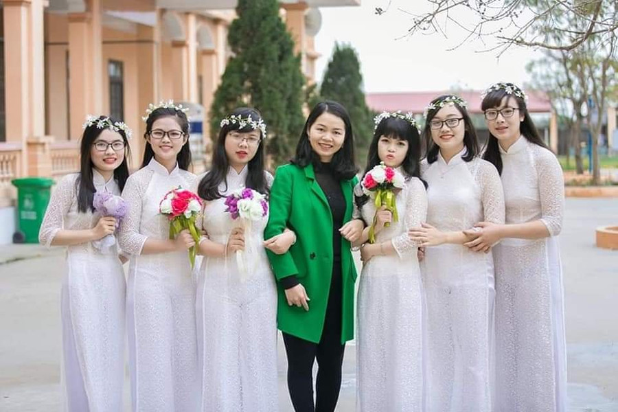 Cô và trò cùng hạnh phúc trong mỗi ngày đến trường.