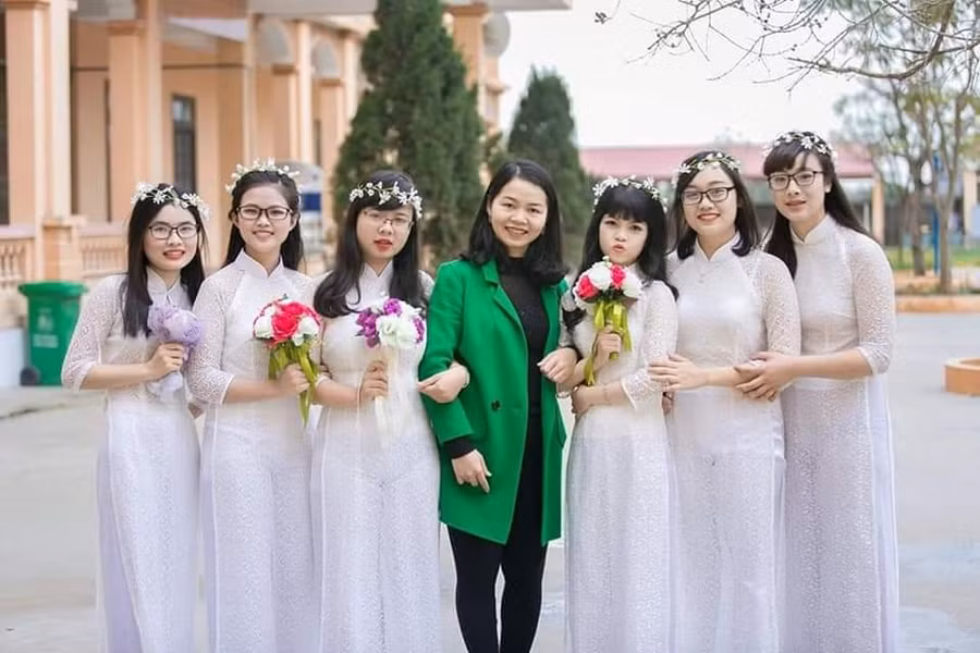 Cô và trò cùng hạnh phúc trong mỗi ngày đến trường.