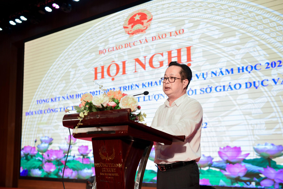 Ông Trần Thế Cương - Giám đốc Sở GD&ĐT Hà Nội tham luận tại hội nghị Ông Trần Thế Cương - Giám đốc Sở GD&ĐT Hà Nội tham luận tại hội nghị