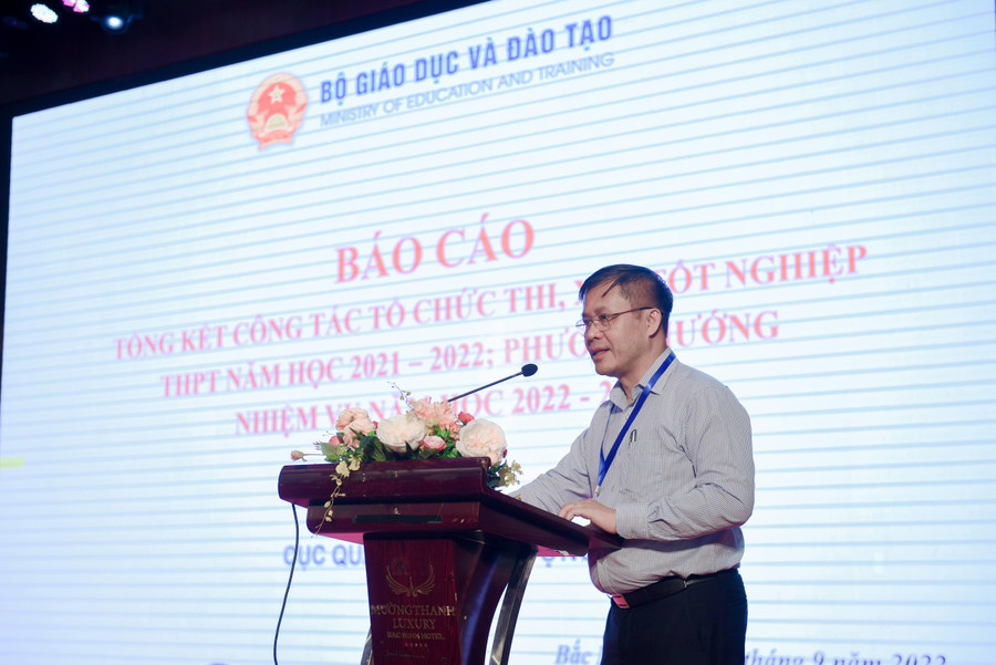 Ông Lê Mỹ Phong – Phó Cục trưởng phụ trách Cục Quản lý chất lượng (Bộ GD&ĐT) báo cáo tại Hội nghị Ông Lê Mỹ Phong – Phó Cục trưởng phụ trách Cục Quản lý chất lượng (Bộ GD&ĐT) báo cáo tại Hội nghị