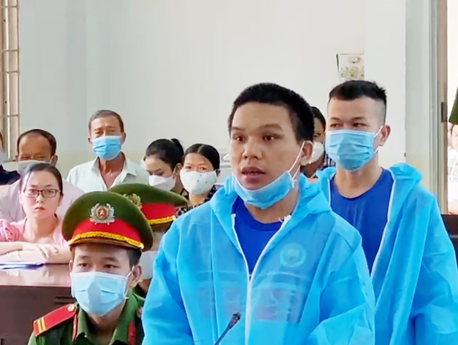 2 bị cáo tại phiên tòa xét xử sơ thẩm.