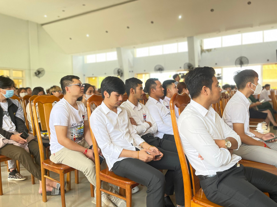 Lưu học sinh cùng các bạn sinh viên tham gia.