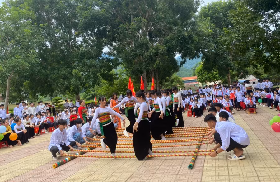 Một hoạt động văn hóa, văn nghệ của Trường THCS&THPT Bá Thước (Thanh Hoá). Ảnh: NTCC.