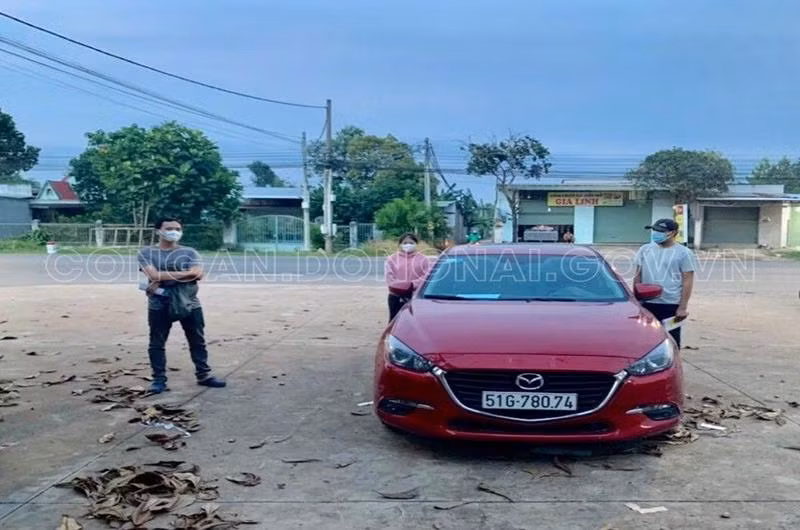 Tài xế lợi dụng xe thiện nguyện để chở người trái phép. Ảnh: Công an Đồng Nai.