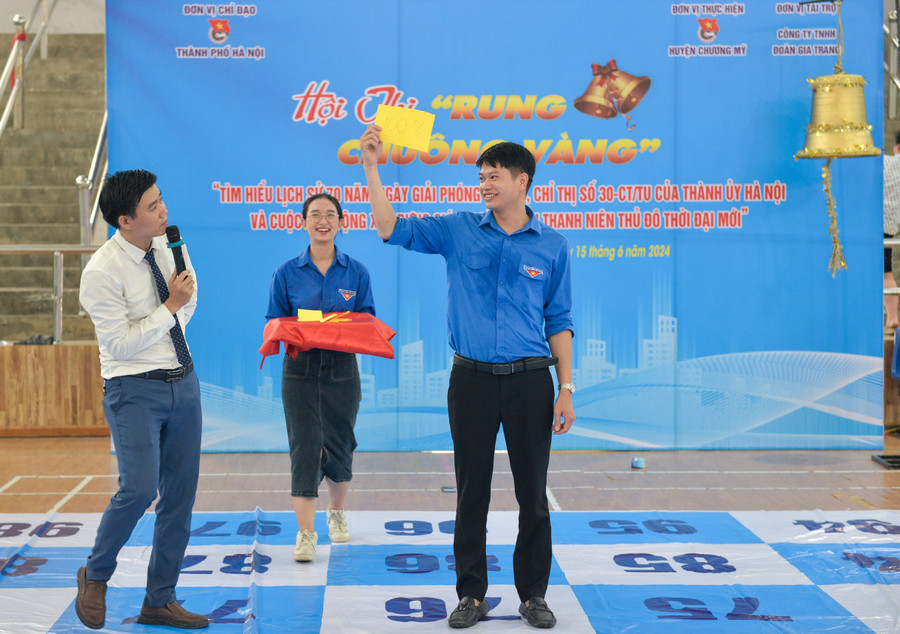 Hội thi diễn ra sôi nổi và không kém phần kịch tính với hệ thống câu hỏi phong phú, các phần cứu trợ hấp dẫn từ khán giả và đội cứu trợ.