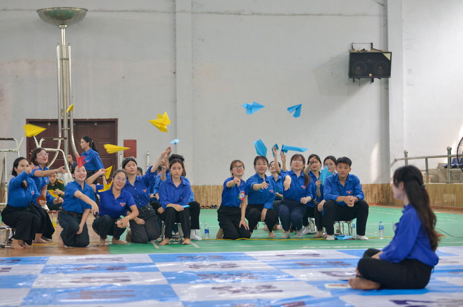 Hội thi diễn ra sôi nổi và không kém phần kịch tính với hệ thống câu hỏi phong phú, các phần cứu trợ hấp dẫn từ khán giả và đội cứu trợ.