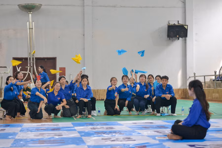 Hội thi diễn ra sôi nổi và không kém phần kịch tính với hệ thống câu hỏi phong phú, các phần cứu trợ hấp dẫn từ khán giả và đội cứu trợ.