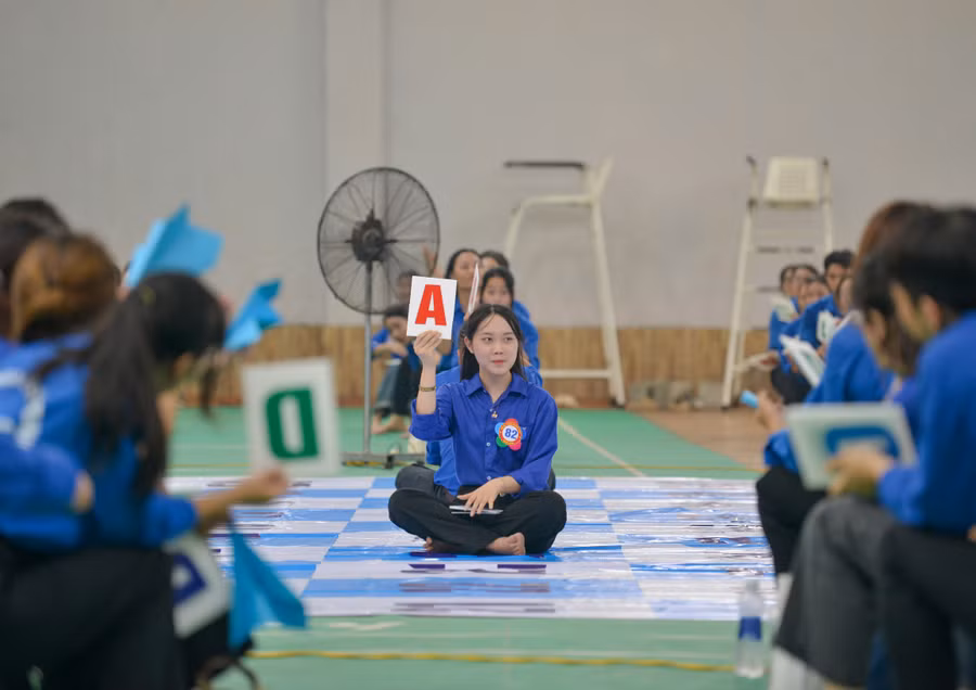 Hội thi diễn ra sôi nổi và không kém phần kịch tính với hệ thống câu hỏi phong phú, các phần cứu trợ hấp dẫn từ khán giả và đội cứu trợ.