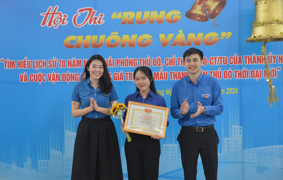 Bạn Nguyễn Thị Phương Anh, đoàn viên xã Thanh Bình, huyện Chương Mỹ xuất sắc giành giải Nhì của hội thi.
