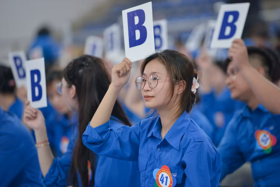 Ngoài ra cũng có các câu hỏi liên quan đến chỉ thị số 30 của Thành ủy Hà Nội về “Tăng cường sự lãnh đạo của cấp ủy Đảng về xây dựng người Hà Nội thanh lịch, văn minh” và Cuộc vận động “Xây dựng giá trị hình mẫu thanh niên Thủ đô thời đại mới”.