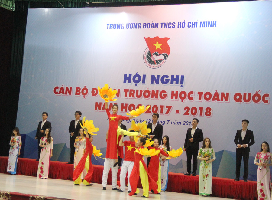 Văn nghệ chào mừng Văn nghệ chào mừng
