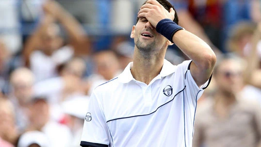 Tái phát chấn thương vai, Djokovic rút lui khỏi Paris Masters 2011