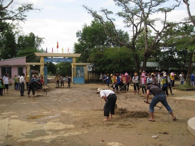 Các trường học khẩn trương khắc phục hậu quả sau mưa lũ, nhanh chống triển khai dạy học trở lại 