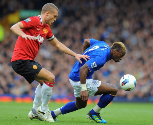 Vidic tạo nên hàng rào chắn vững chắc nơi hàng thủ của Man United