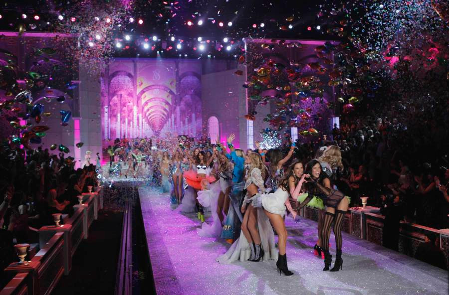 38 thiên thần cùng khoe sắc