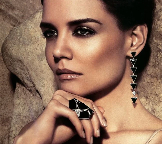 Katie Holmes sang trong, quý phái cùng trang sức