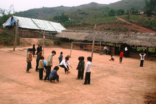 Giờ ra chơi của học sinh ở Yang Mao