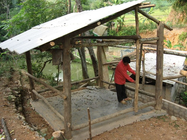 Nông dân vùng cao chủ động phòng chống rét cho đàn gia súc