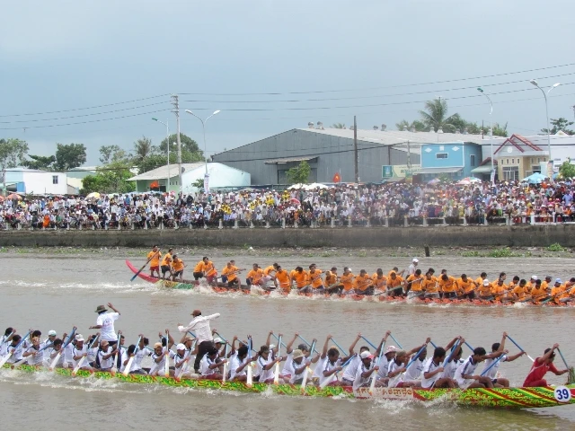 Lễ Óoc Om Bok sôi động cùng festival Lúa gạo