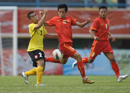 Văn Quyết có cú hat-trick cho riêng mình