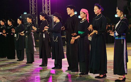 Tôn vinh trang phục truyền thống các dân tộc ảnh 3 Trang phục truyền thống dân tộc Tày