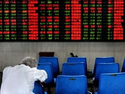 Bảng điện tử chìm trong sắc đỏ. Ảnh: Internet Bảng điện tử chìm trong sắc đỏ. Ảnh: Internet