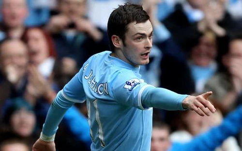 Man City dùng lương &quot;khủng&quot; để giữ chân Adam Johnson