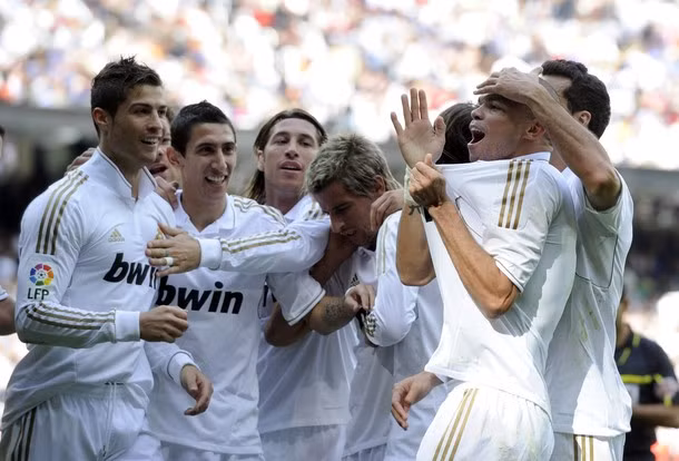 Ronaldo lập hat-trick, Real gieo nỗi "kinh hoàng" cho Osasuna