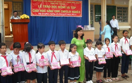 Sóc Trăng: Hơn 600 suất học bổng cho HS nghèo