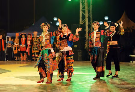 Trang phục truyền thống dân tộc Lô Lô.