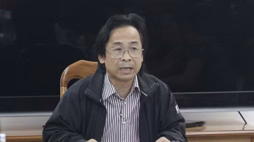 Ông Nguyễn Lân Trung trong cuộc họp báo